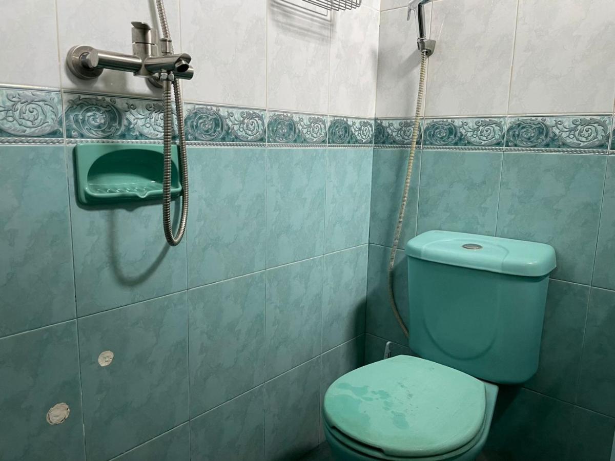 Reddoorz Syariah @ Karang Pilang Hotel Karangpilang Екстериор снимка