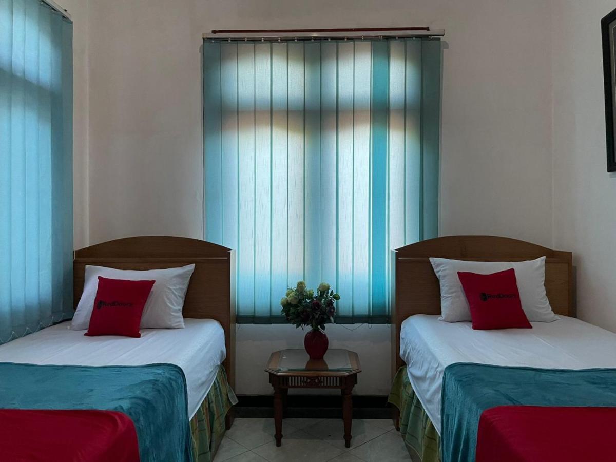 Reddoorz Syariah @ Karang Pilang Hotel Karangpilang Екстериор снимка