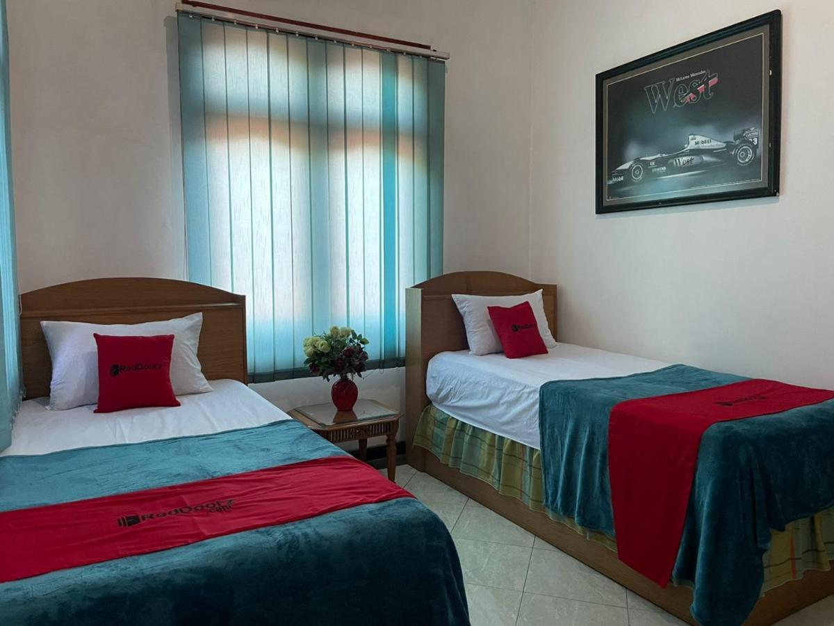 Reddoorz Syariah @ Karang Pilang Hotel Karangpilang Екстериор снимка