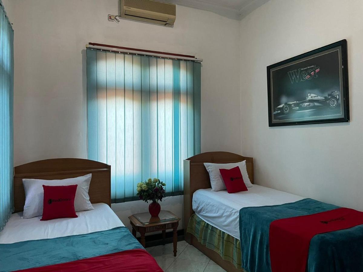 Reddoorz Syariah @ Karang Pilang Hotel Karangpilang Екстериор снимка