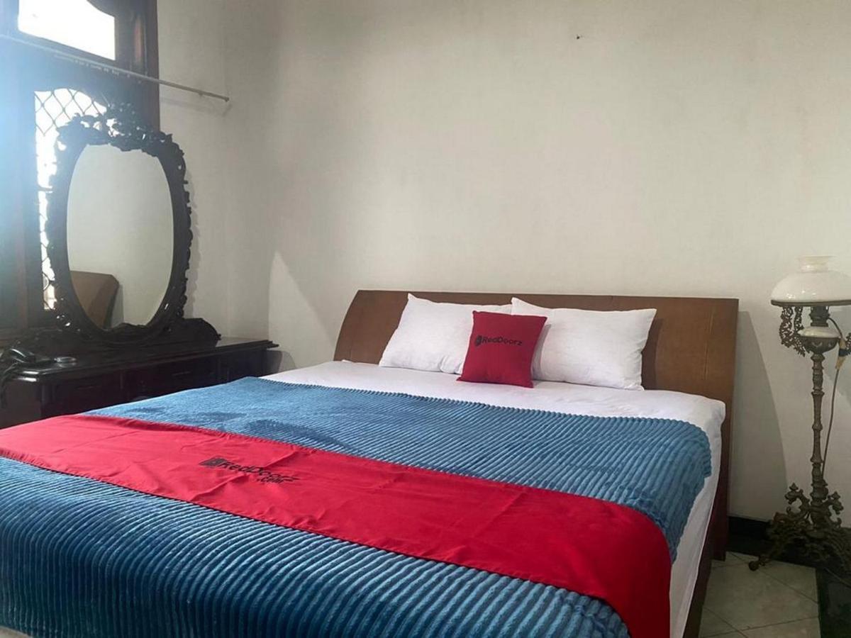 Reddoorz Syariah @ Karang Pilang Hotel Karangpilang Екстериор снимка