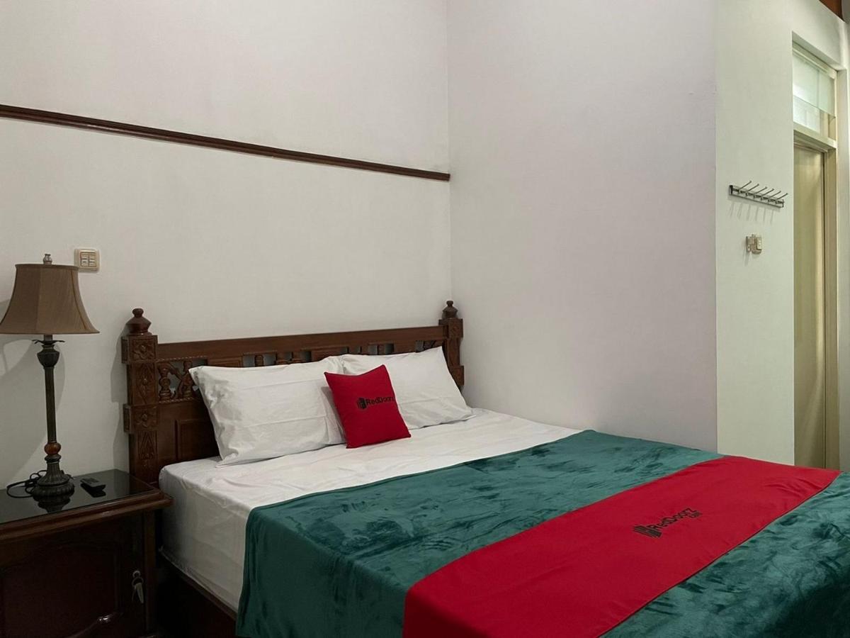 Reddoorz Syariah @ Karang Pilang Hotel Karangpilang Екстериор снимка