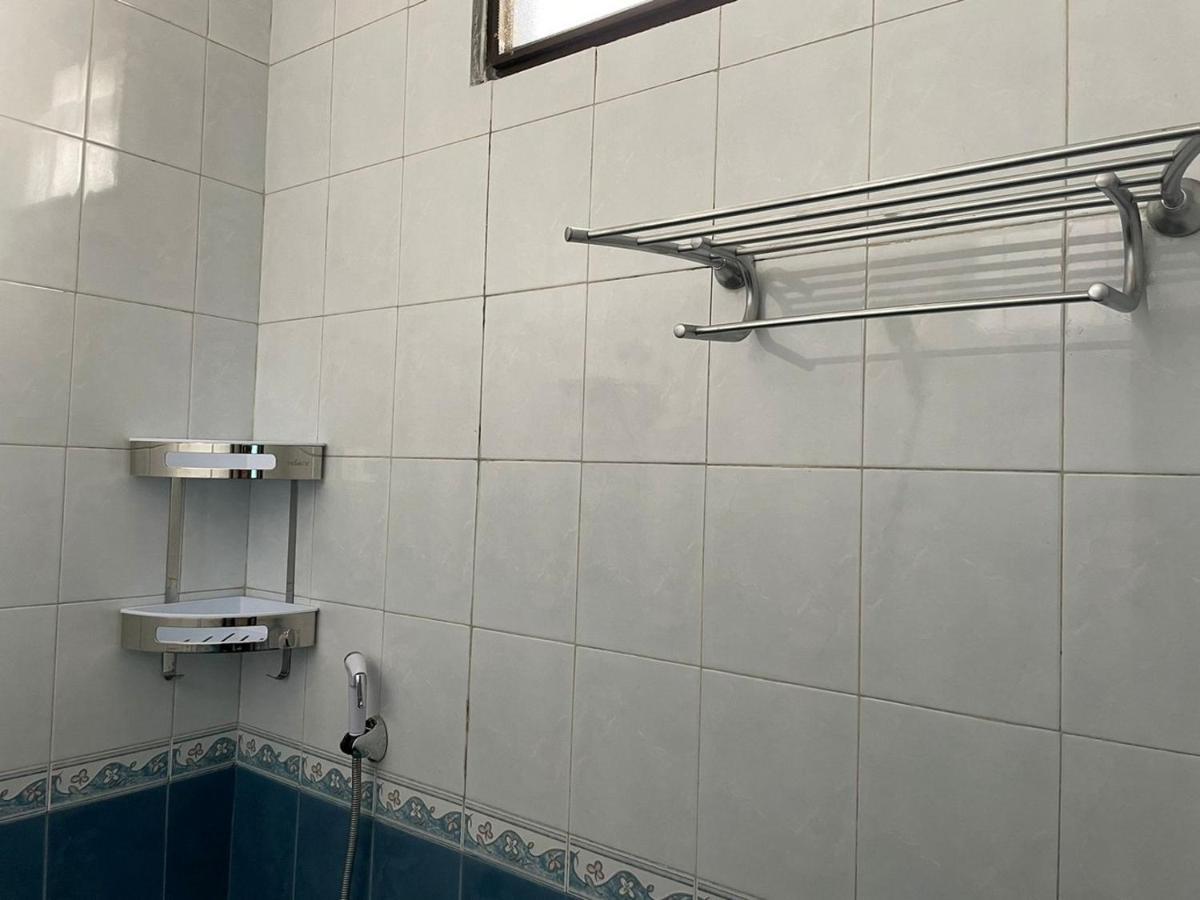 Reddoorz Syariah @ Karang Pilang Hotel Karangpilang Екстериор снимка