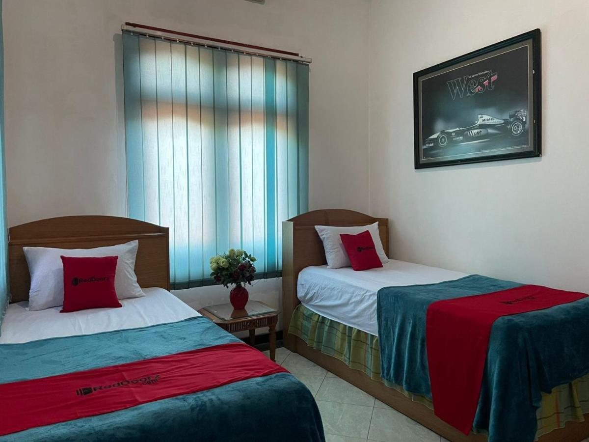 Reddoorz Syariah @ Karang Pilang Hotel Karangpilang Екстериор снимка