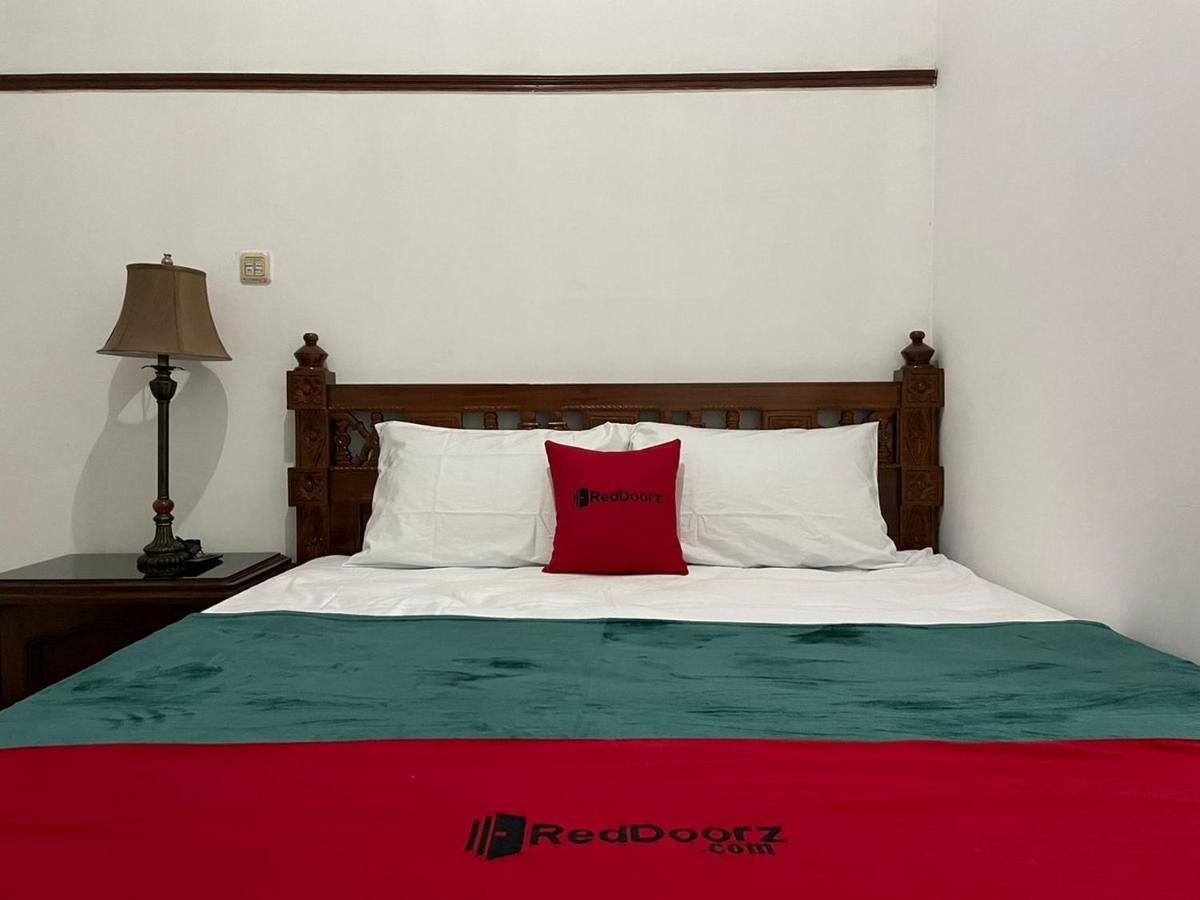 Reddoorz Syariah @ Karang Pilang Hotel Karangpilang Екстериор снимка