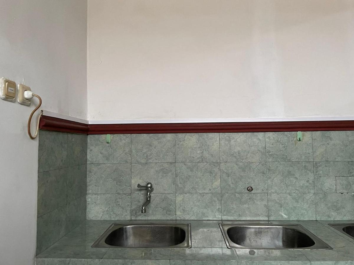 Reddoorz Syariah @ Karang Pilang Hotel Karangpilang Екстериор снимка