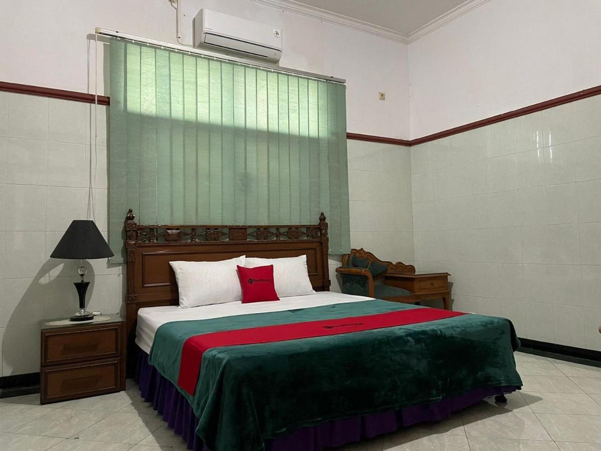 Reddoorz Syariah @ Karang Pilang Hotel Karangpilang Екстериор снимка