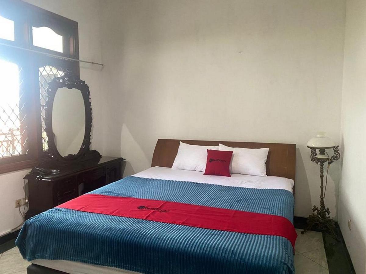 Reddoorz Syariah @ Karang Pilang Hotel Karangpilang Екстериор снимка