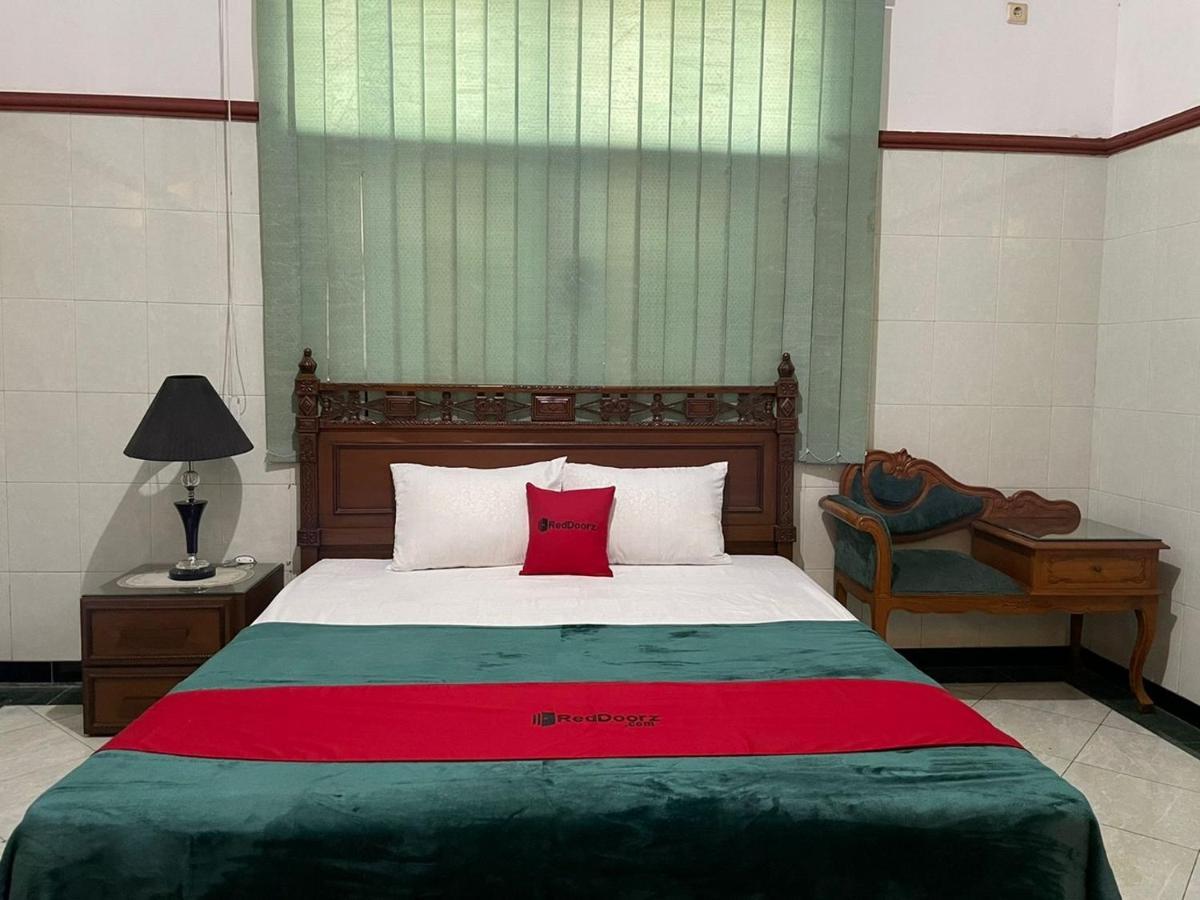 Reddoorz Syariah @ Karang Pilang Hotel Karangpilang Екстериор снимка