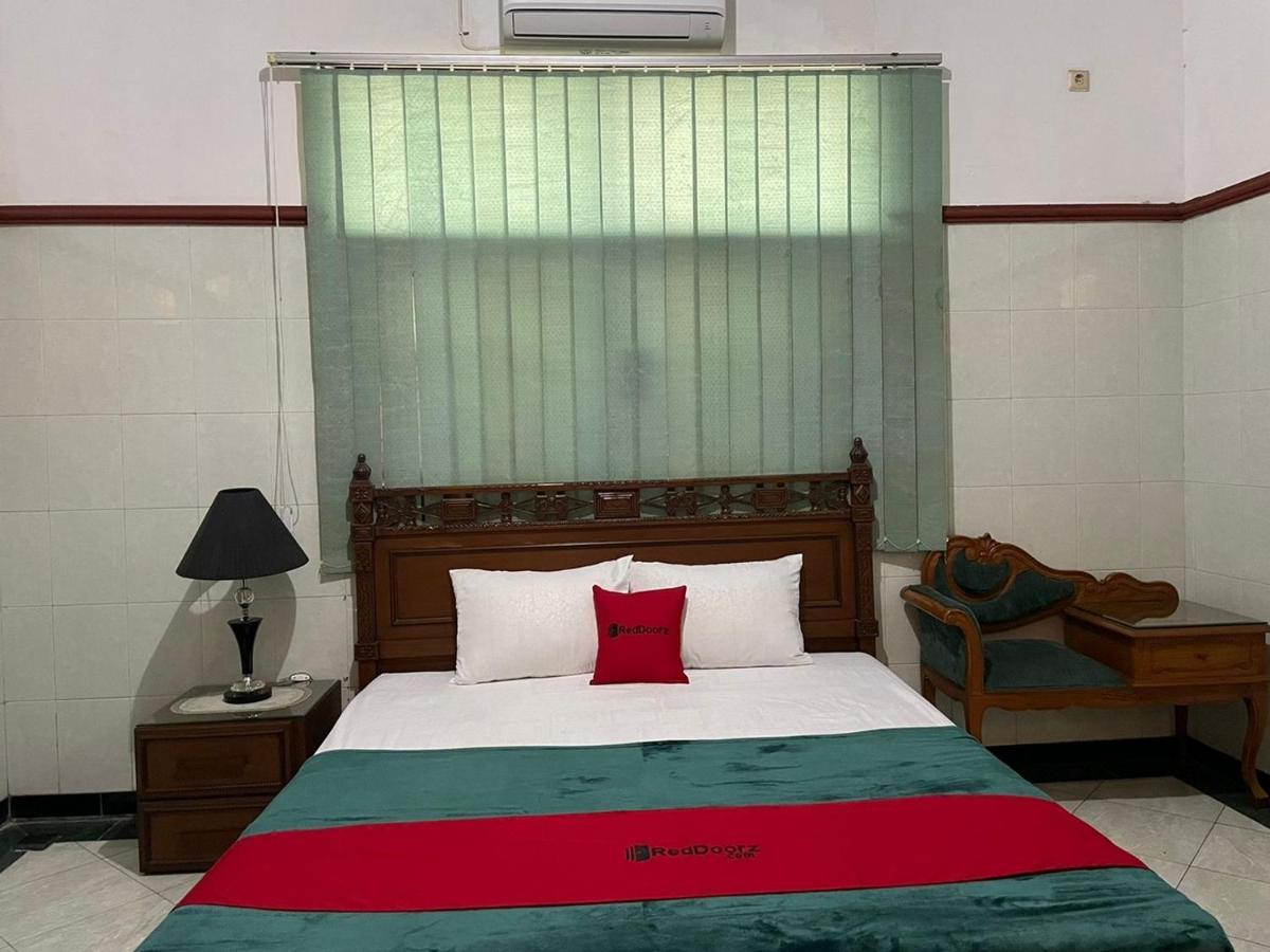 Reddoorz Syariah @ Karang Pilang Hotel Karangpilang Екстериор снимка