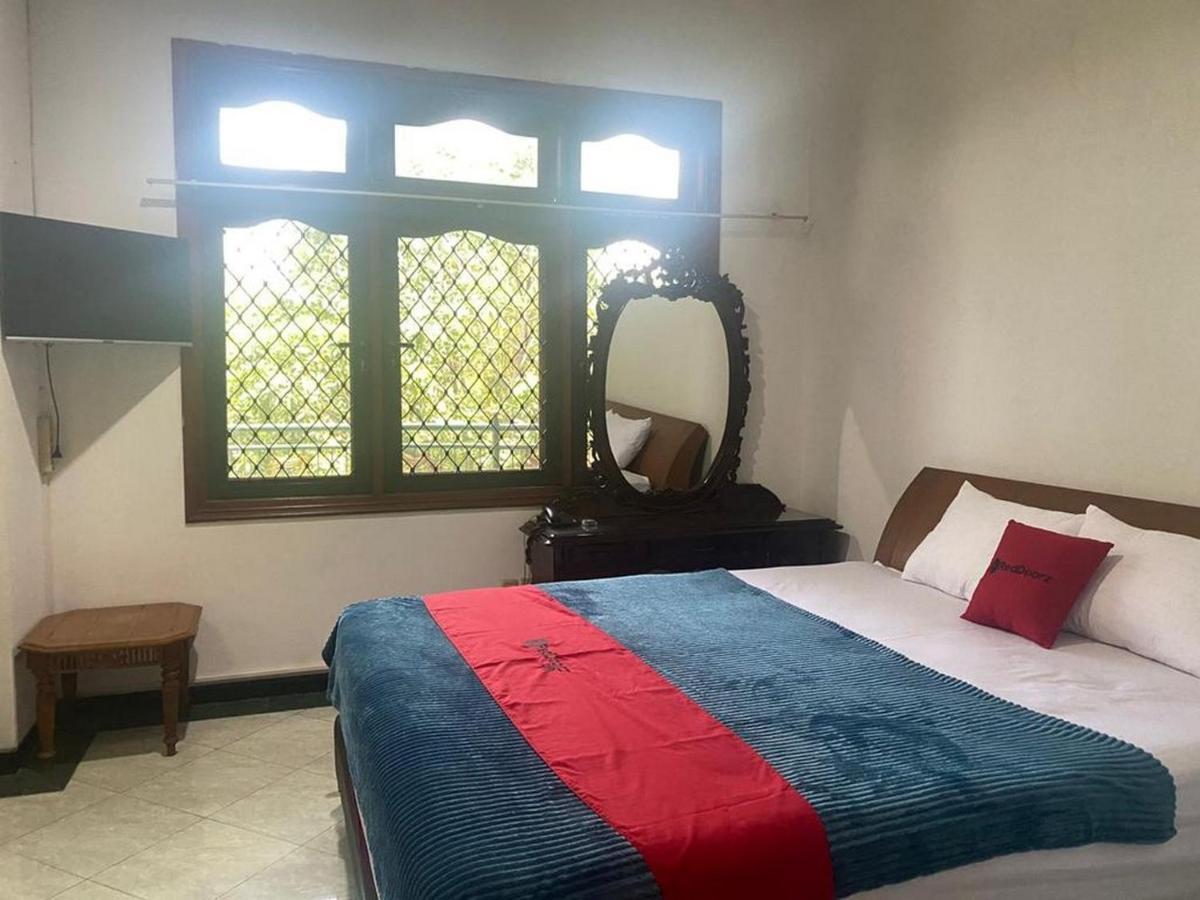 Reddoorz Syariah @ Karang Pilang Hotel Karangpilang Екстериор снимка