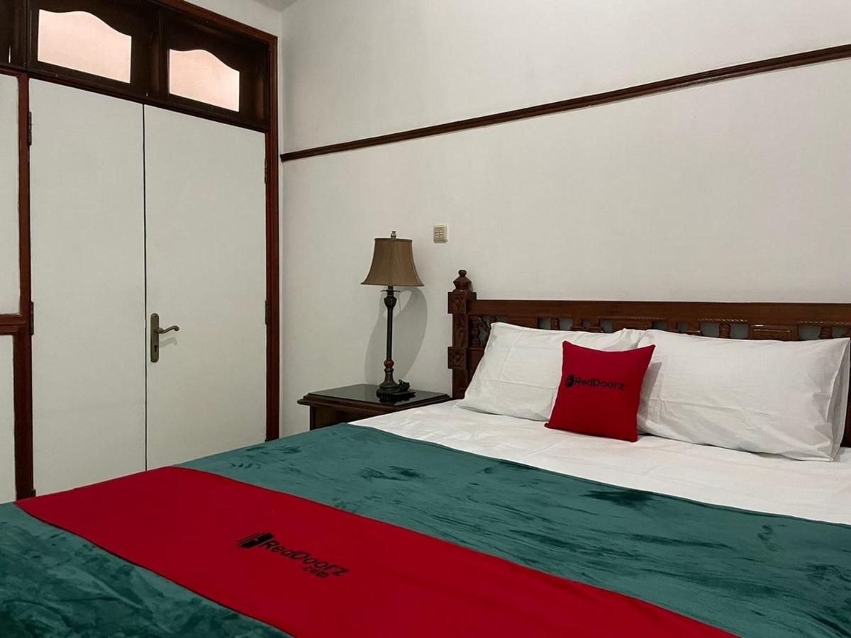 Reddoorz Syariah @ Karang Pilang Hotel Karangpilang Екстериор снимка